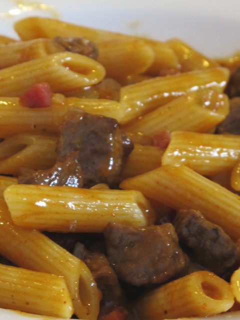 schnelles Gulasch mit Pasta