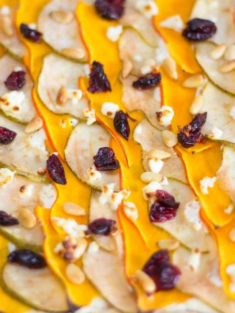 Flammkuchen mit Kürbis und Birne