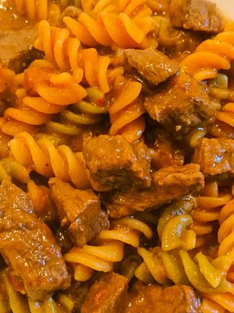 Rindergulasch mit Nudeln